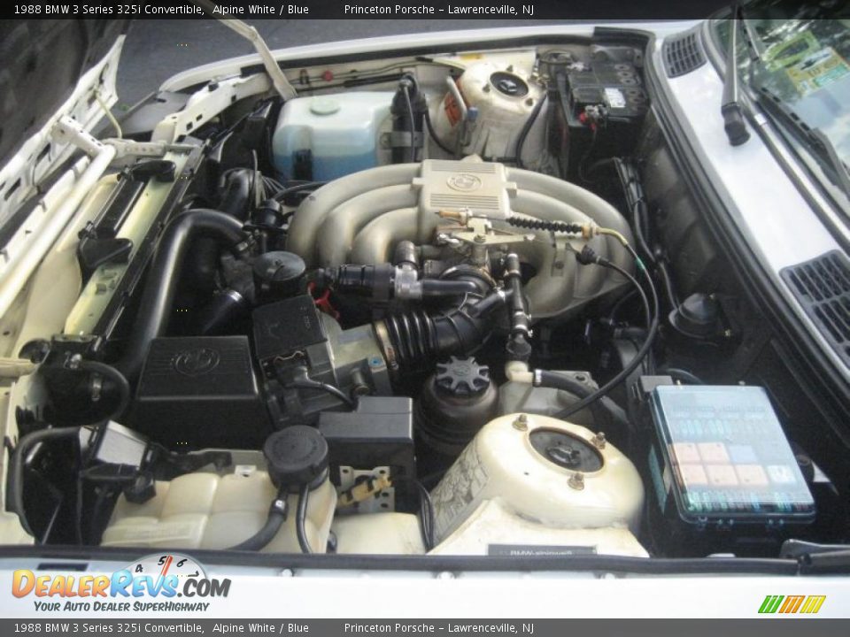1988 BMW 3 Series 325i Convertible Alpine White / Blue Photo #26