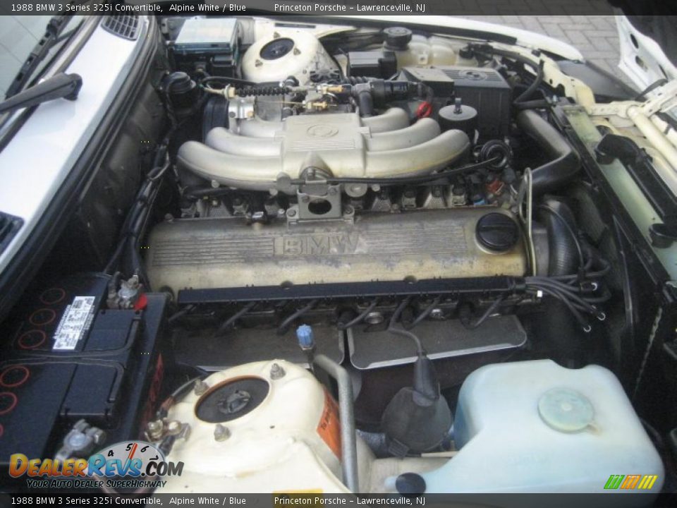 1988 BMW 3 Series 325i Convertible Alpine White / Blue Photo #30