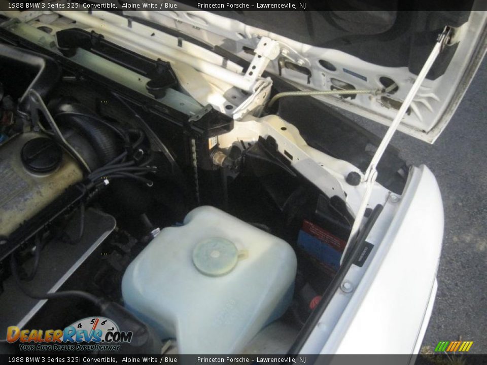 1988 BMW 3 Series 325i Convertible Alpine White / Blue Photo #32