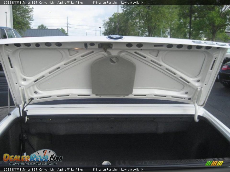 1988 BMW 3 Series 325i Convertible Alpine White / Blue Photo #36