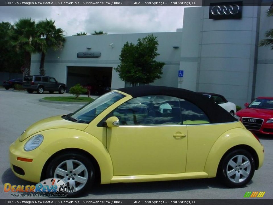 2007 Volkswagen New Beetle 2.5 Convertible Sunflower Yellow / Black Photo #2