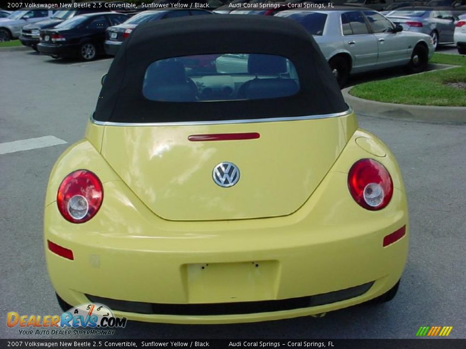 2007 Volkswagen New Beetle 2.5 Convertible Sunflower Yellow / Black Photo #4