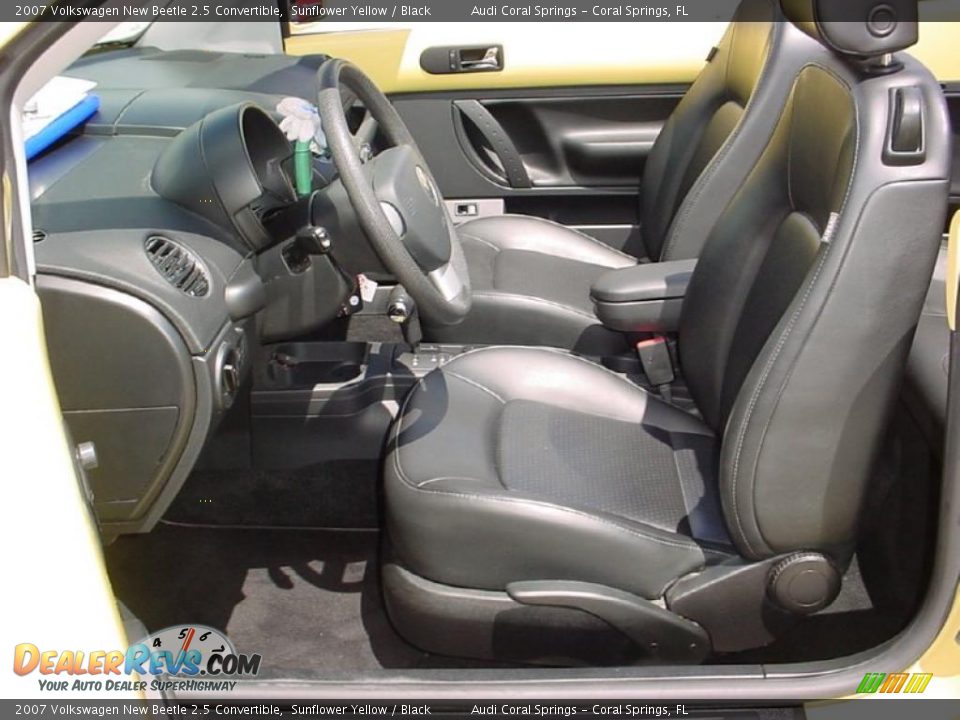 2007 Volkswagen New Beetle 2.5 Convertible Sunflower Yellow / Black Photo #12
