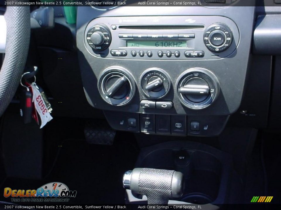 2007 Volkswagen New Beetle 2.5 Convertible Sunflower Yellow / Black Photo #16