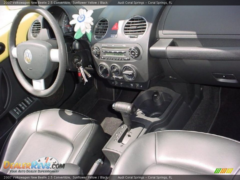 2007 Volkswagen New Beetle 2.5 Convertible Sunflower Yellow / Black Photo #17