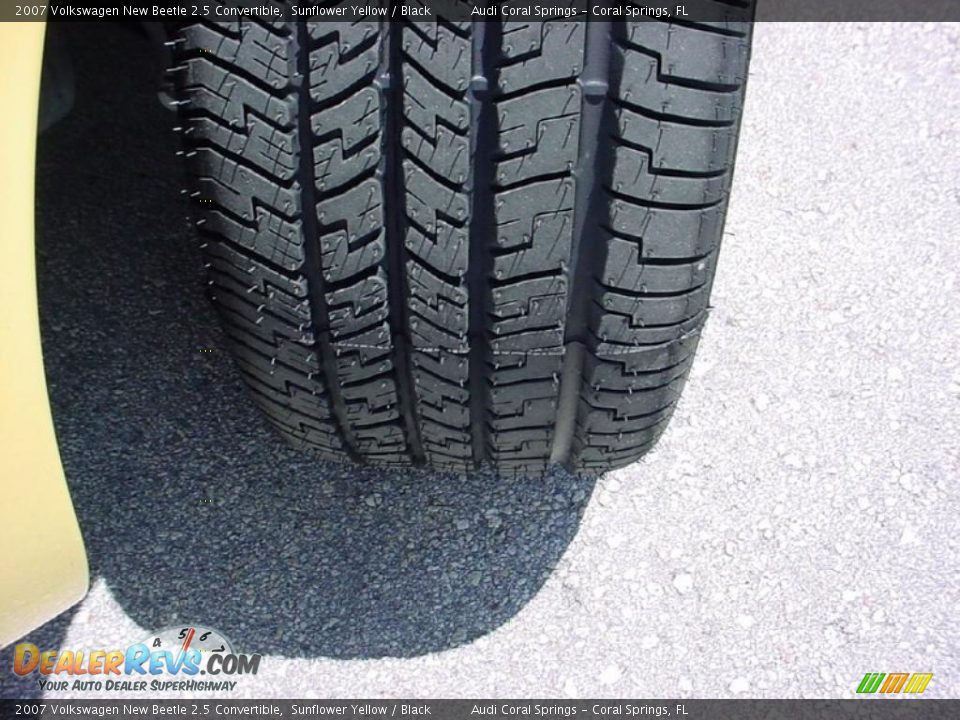 2007 Volkswagen New Beetle 2.5 Convertible Sunflower Yellow / Black Photo #19