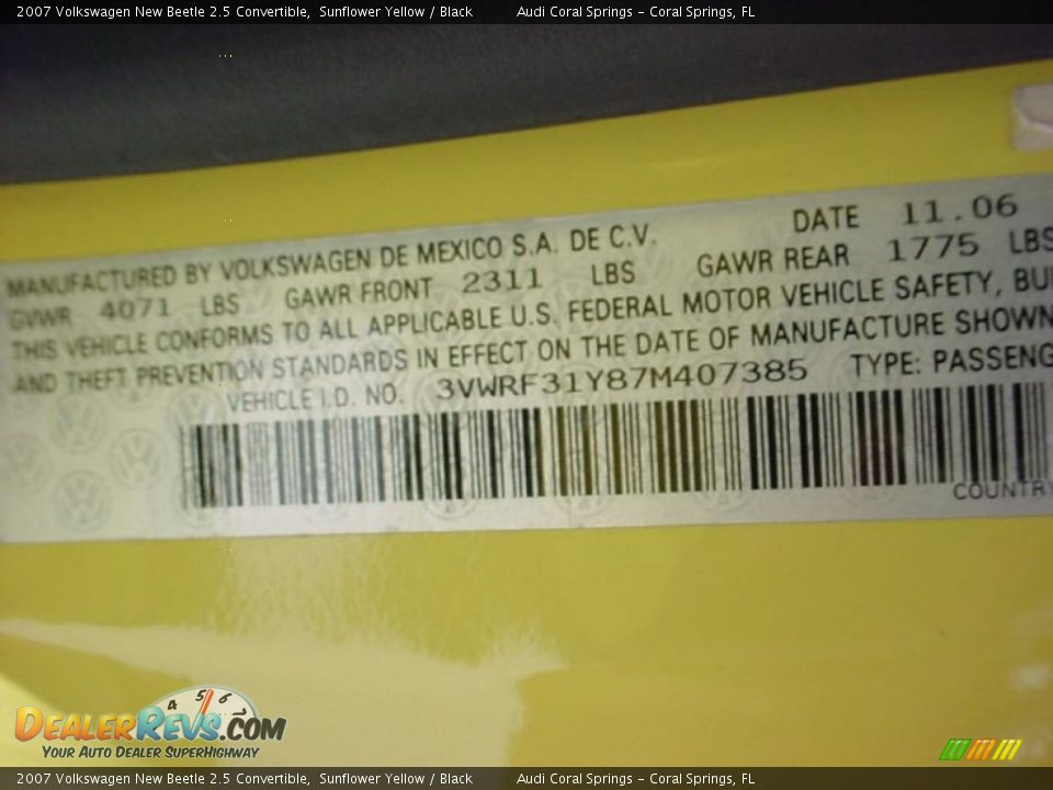 2007 Volkswagen New Beetle 2.5 Convertible Sunflower Yellow / Black Photo #22