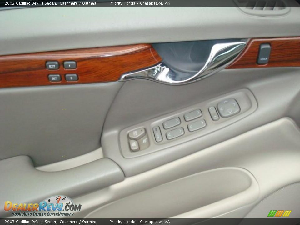 2003 Cadillac DeVille Sedan Cashmere / Oatmeal Photo #17