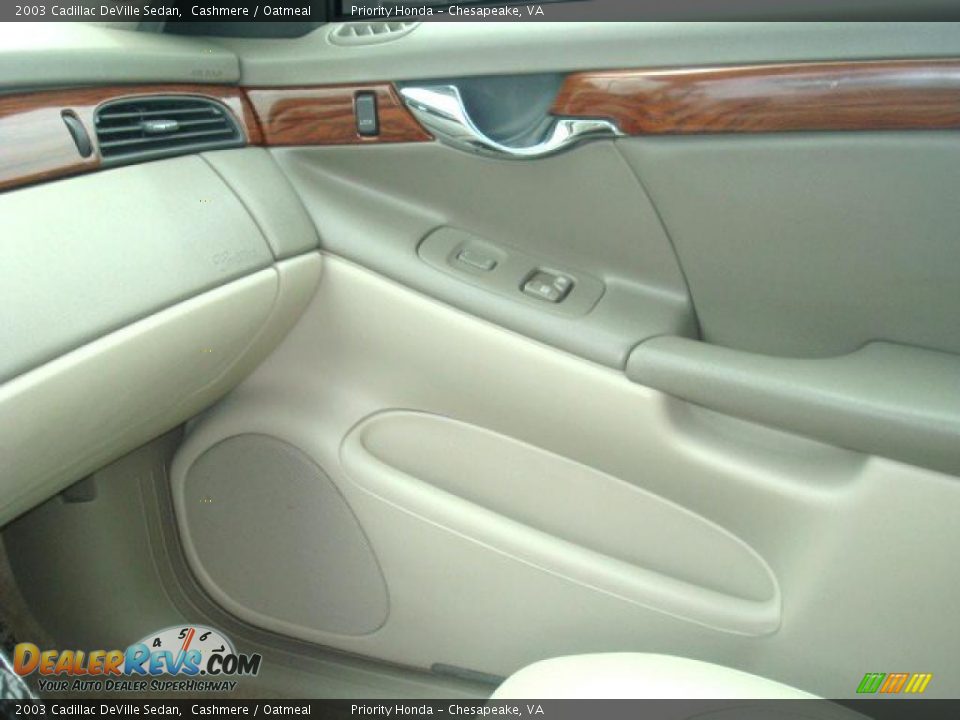 2003 Cadillac DeVille Sedan Cashmere / Oatmeal Photo #20
