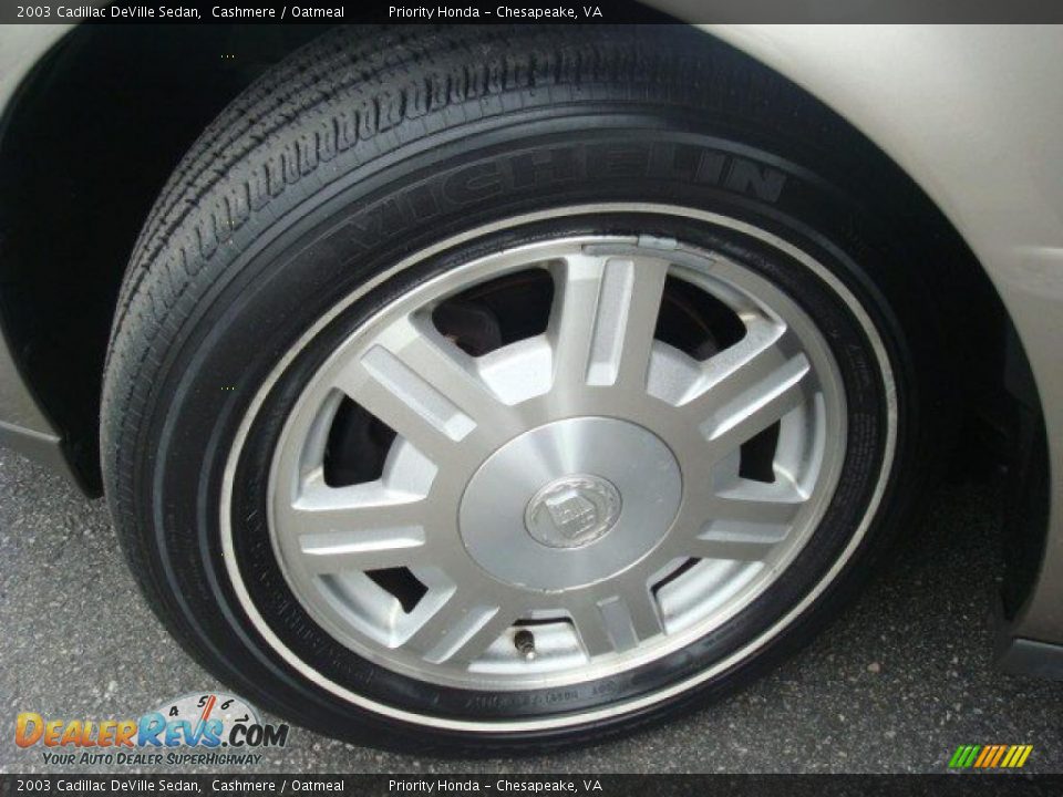 2003 Cadillac DeVille Sedan Cashmere / Oatmeal Photo #26