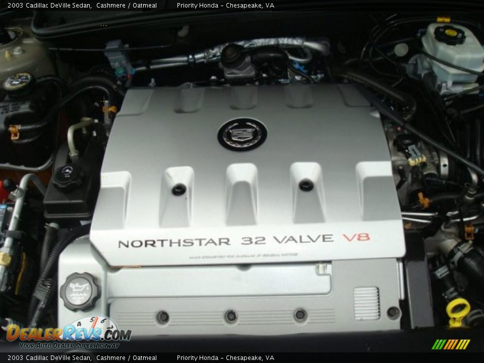 2003 Cadillac DeVille Sedan Cashmere / Oatmeal Photo #29