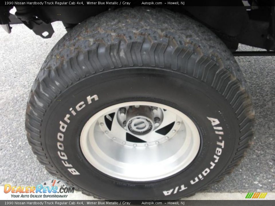 1990 Nissan Hardbody Truck Regular Cab 4x4 Winter Blue Metallic / Gray Photo #12