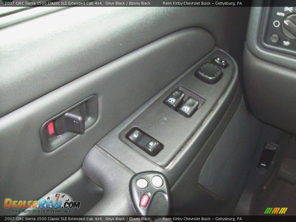 2007 GMC Sierra 1500 Classic SLE Extended Cab 4x4 Onyx Black / Ebony Black Photo #6