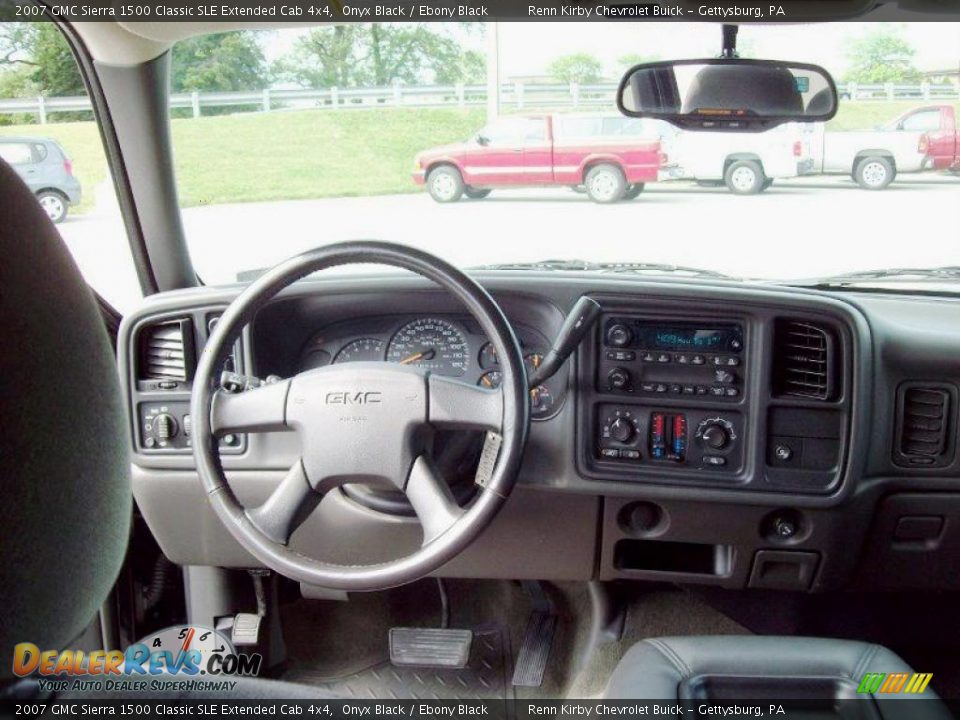 2007 GMC Sierra 1500 Classic SLE Extended Cab 4x4 Onyx Black / Ebony Black Photo #9