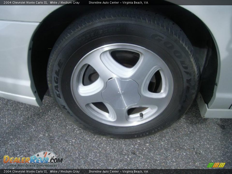 2004 Chevrolet Monte Carlo SS White / Medium Gray Photo #24