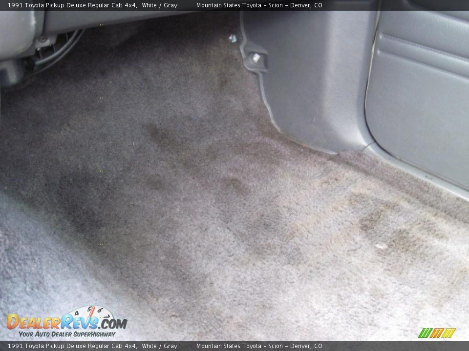 1991 Toyota Pickup Deluxe Regular Cab 4x4 White / Gray Photo #23