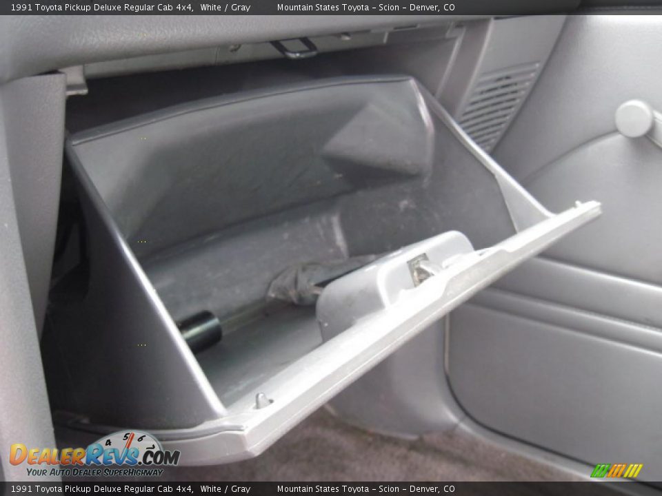 1991 Toyota Pickup Deluxe Regular Cab 4x4 White / Gray Photo #24