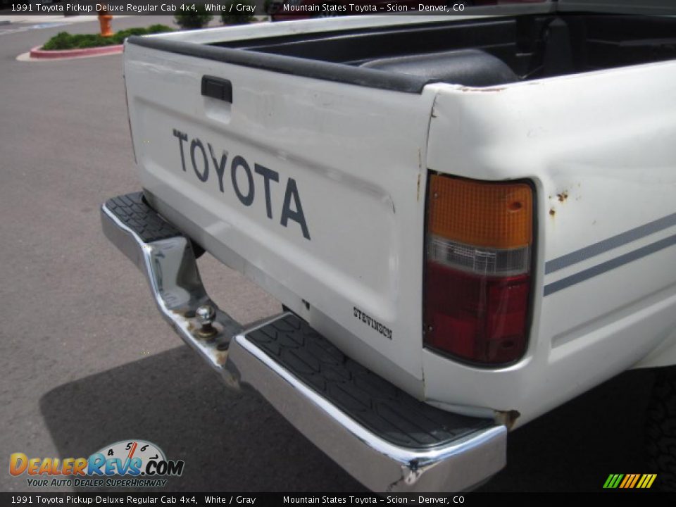 1991 Toyota Pickup Deluxe Regular Cab 4x4 White / Gray Photo #35