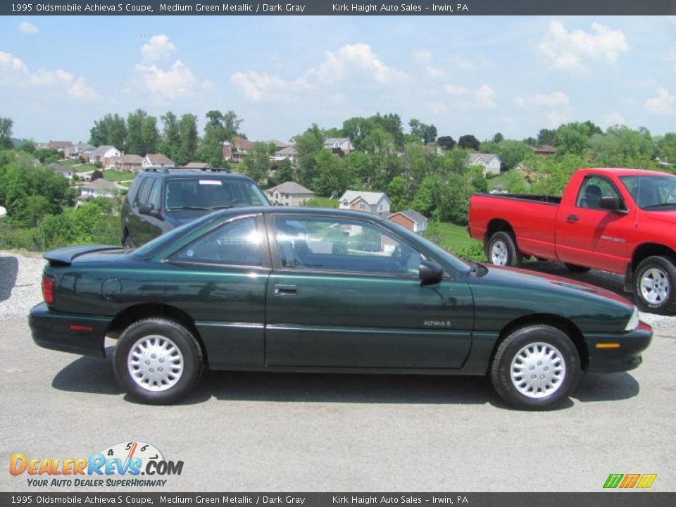 1995 Oldsmobile Achieva S Coupe Medium Green Metallic / Dark Gray Photo #2