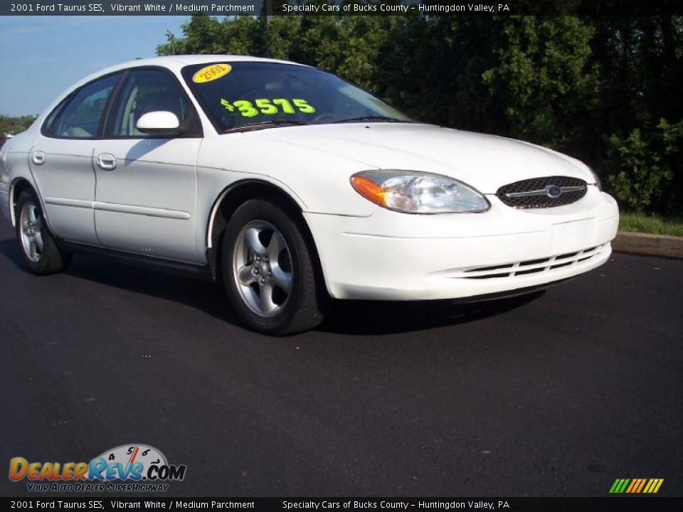 2001 Ford Taurus SES Vibrant White / Medium Parchment Photo #1