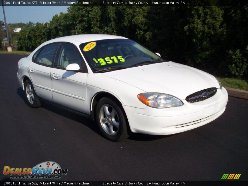 2001 Ford Taurus SES Vibrant White / Medium Parchment Photo #2