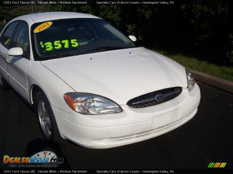 2001 Ford Taurus SES Vibrant White / Medium Parchment Photo #4