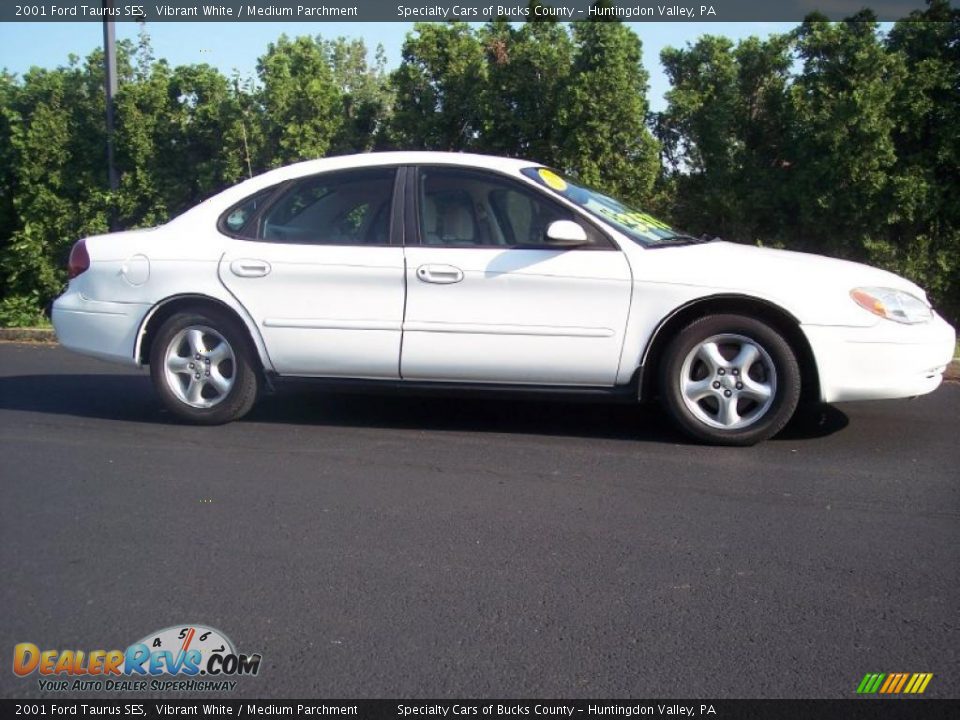2001 Ford Taurus SES Vibrant White / Medium Parchment Photo #6