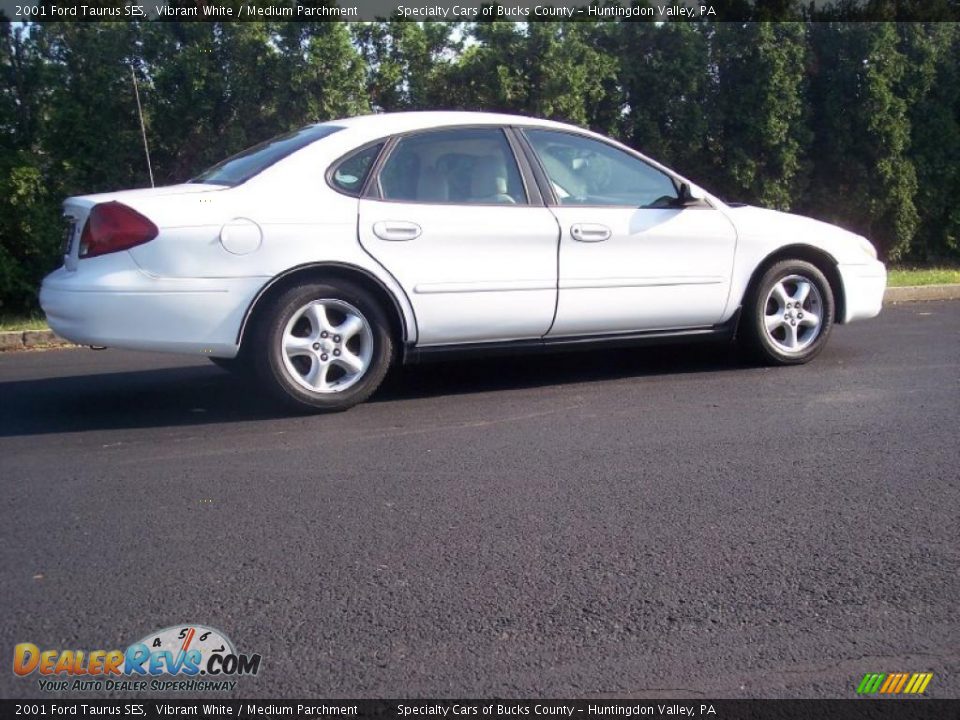 2001 Ford Taurus SES Vibrant White / Medium Parchment Photo #7