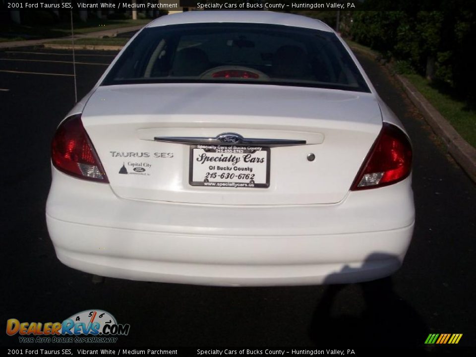 2001 Ford Taurus SES Vibrant White / Medium Parchment Photo #10