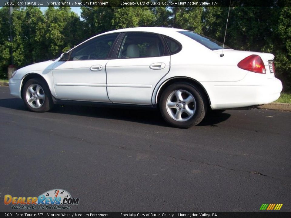 2001 Ford Taurus SES Vibrant White / Medium Parchment Photo #13