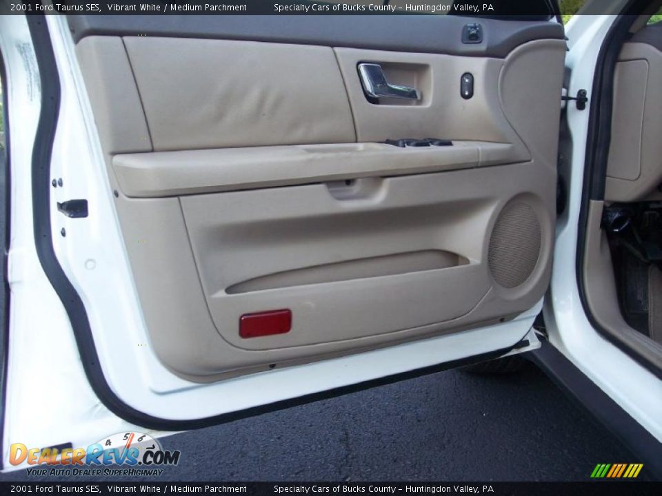 2001 Ford Taurus SES Vibrant White / Medium Parchment Photo #17