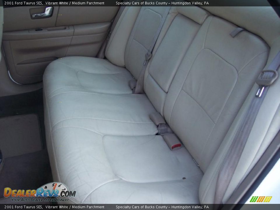 2001 Ford Taurus SES Vibrant White / Medium Parchment Photo #23