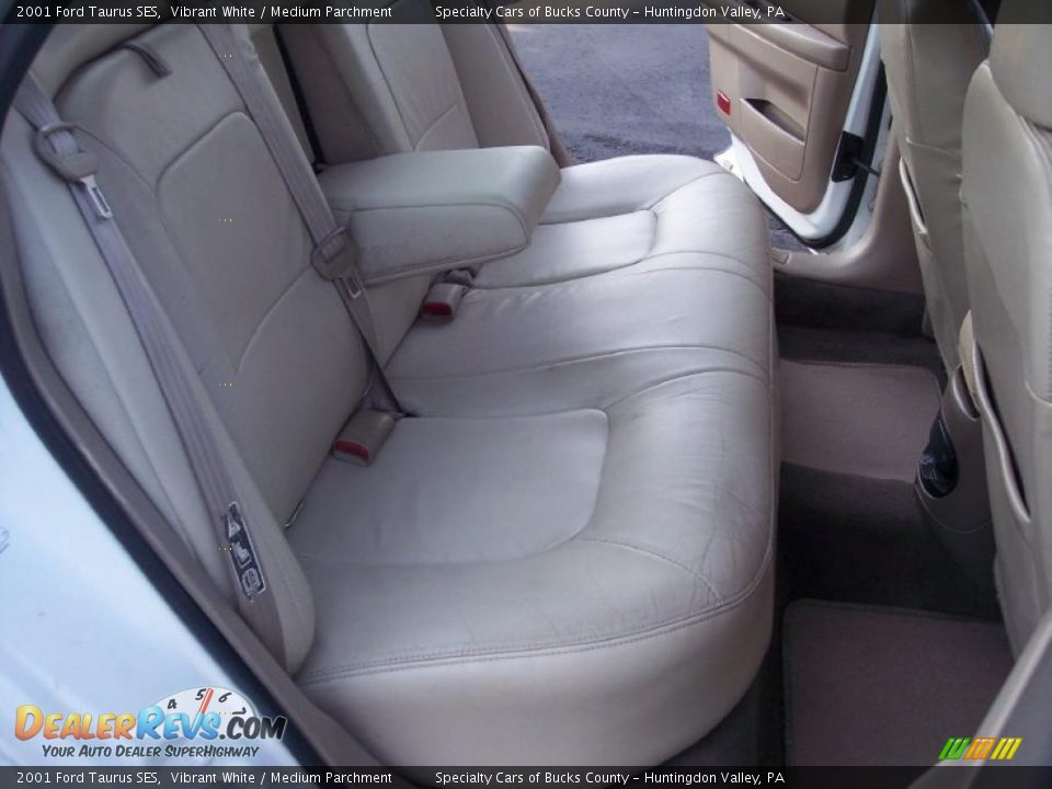2001 Ford Taurus SES Vibrant White / Medium Parchment Photo #26