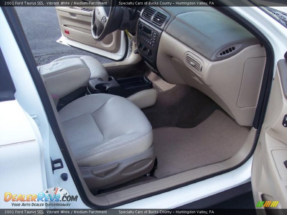 2001 Ford Taurus SES Vibrant White / Medium Parchment Photo #28