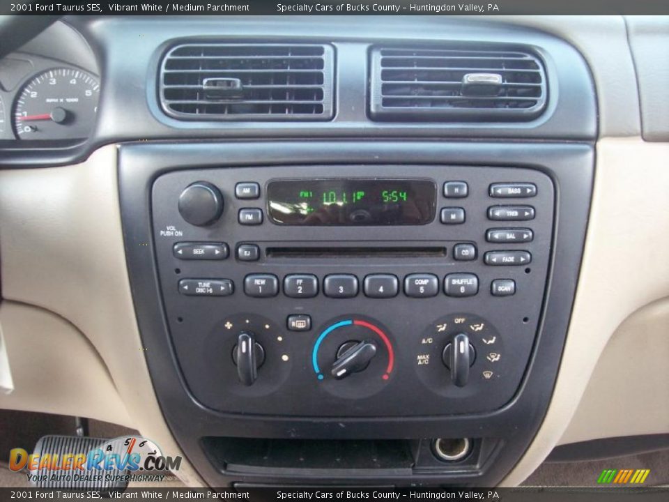 2001 Ford Taurus SES Vibrant White / Medium Parchment Photo #30