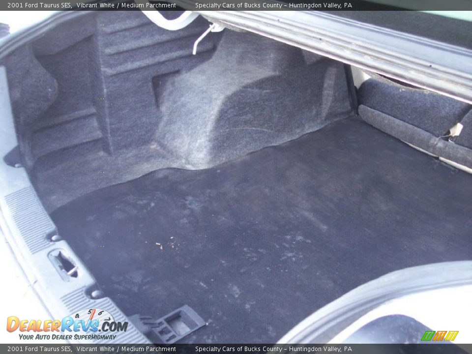 2001 Ford Taurus SES Vibrant White / Medium Parchment Photo #34