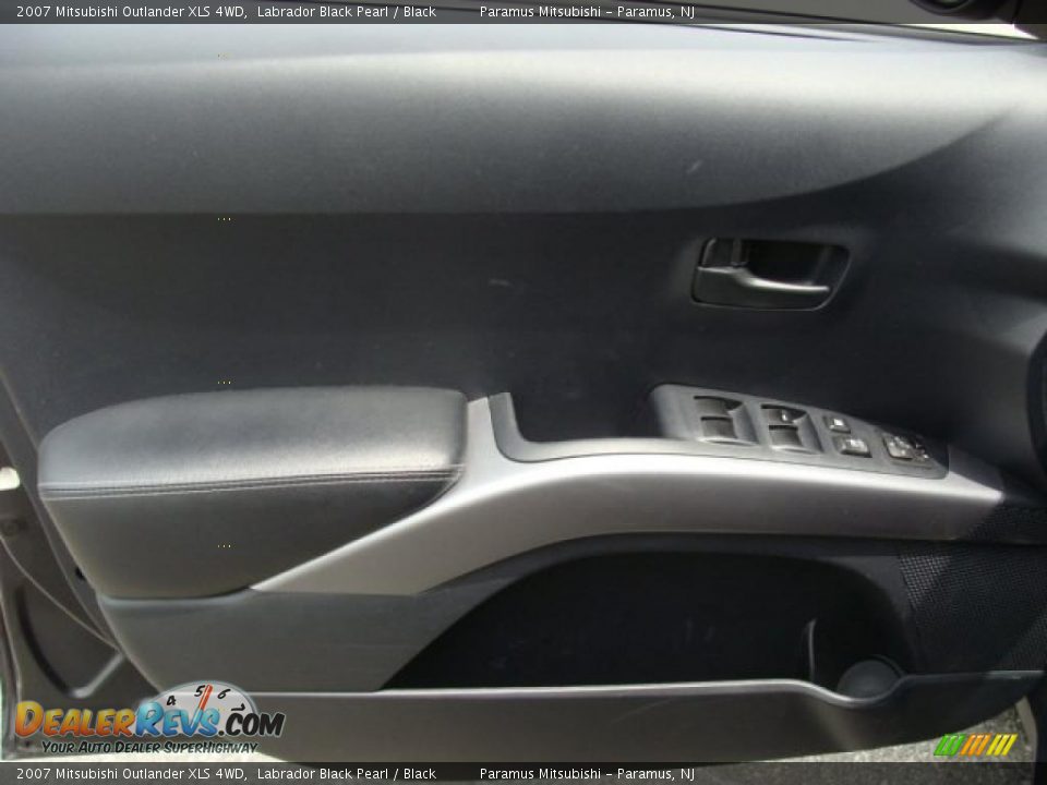 2007 Mitsubishi Outlander XLS 4WD Labrador Black Pearl / Black Photo #8