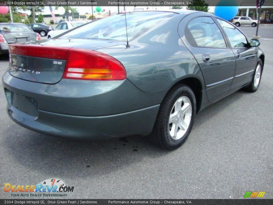 2004 Dodge Intrepid SE Onyx Green Pearl / Sandstone Photo #5