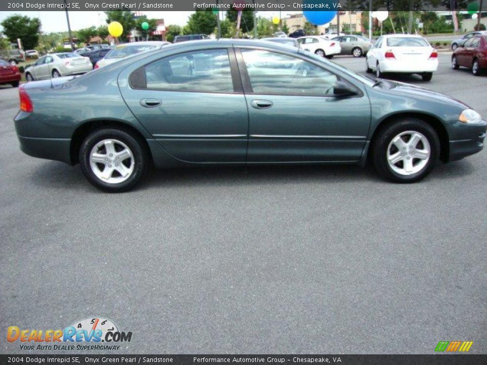 2004 Dodge Intrepid SE Onyx Green Pearl / Sandstone Photo #6
