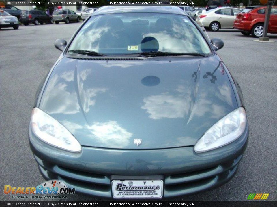 2004 Dodge Intrepid SE Onyx Green Pearl / Sandstone Photo #8