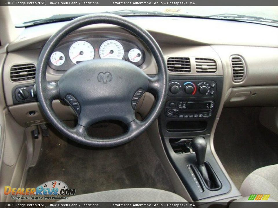 2004 Dodge Intrepid SE Onyx Green Pearl / Sandstone Photo #11