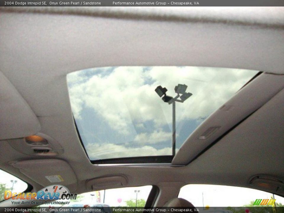 2004 Dodge Intrepid SE Onyx Green Pearl / Sandstone Photo #13