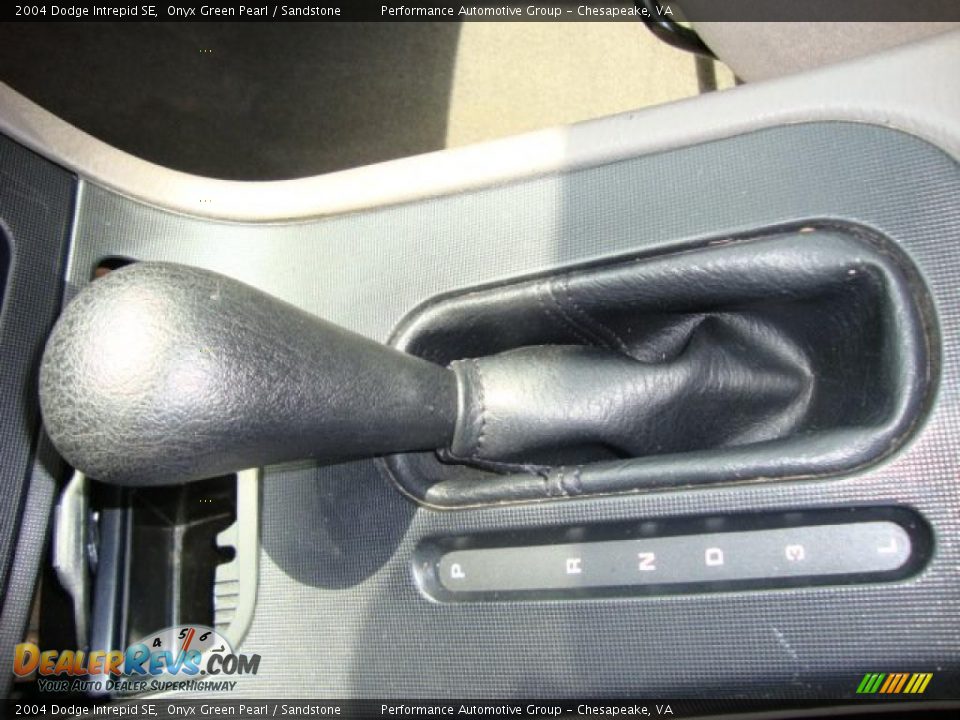 2004 Dodge Intrepid SE Onyx Green Pearl / Sandstone Photo #17