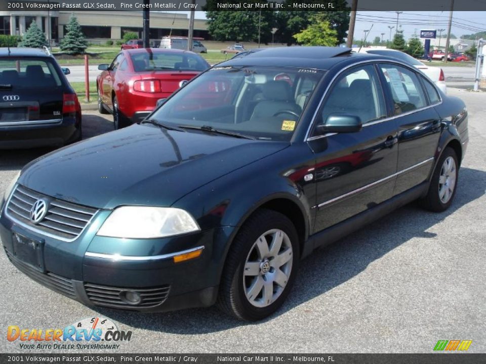 2001 Volkswagen Passat GLX Sedan Pine Green Metallic / Gray Photo #1