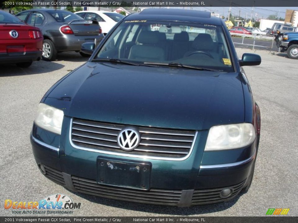 2001 Volkswagen Passat GLX Sedan Pine Green Metallic / Gray Photo #2