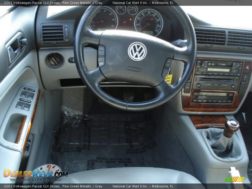 2001 Volkswagen Passat GLX Sedan Pine Green Metallic / Gray Photo #10