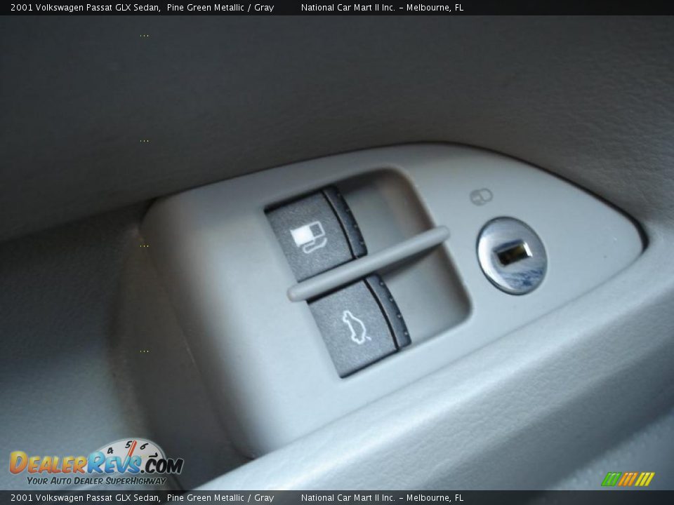 2001 Volkswagen Passat GLX Sedan Pine Green Metallic / Gray Photo #25