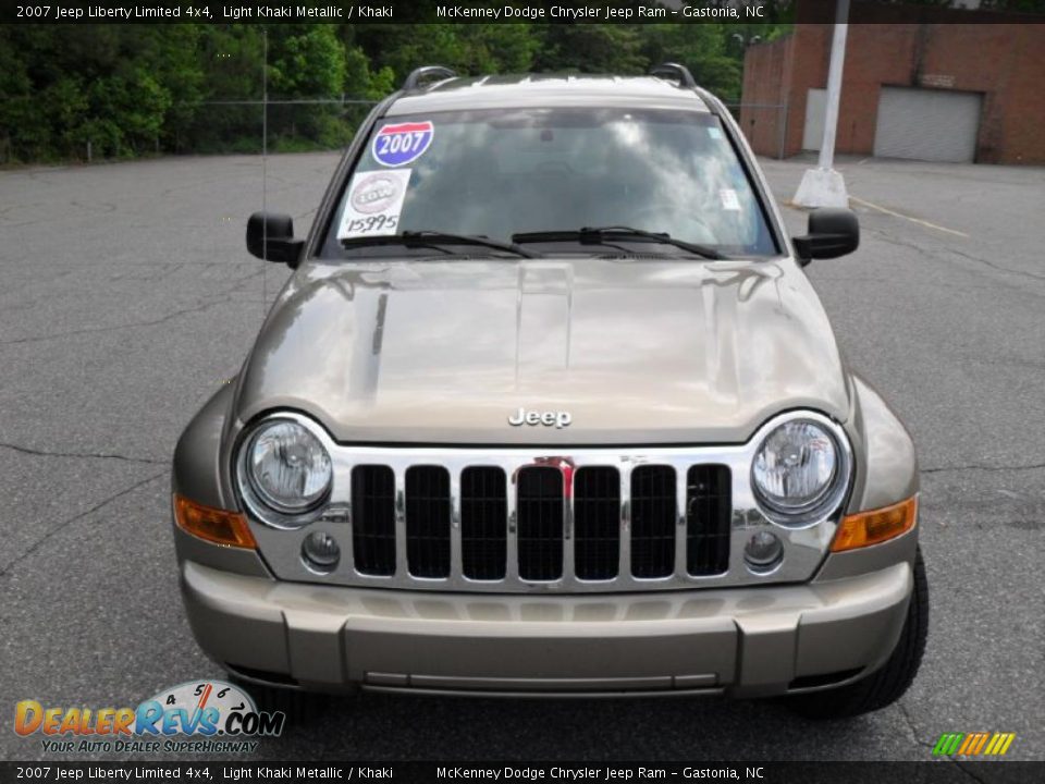 2007 Jeep Liberty Limited 4x4 Light Khaki Metallic / Khaki Photo #6