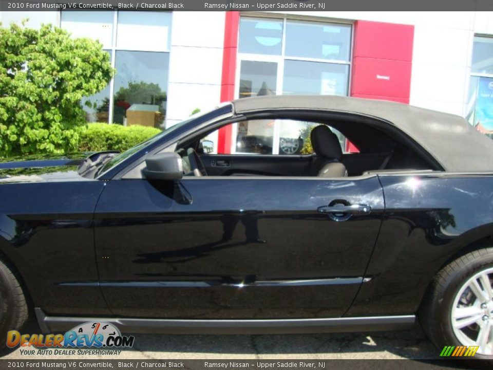 2010 Ford Mustang V6 Convertible Black / Charcoal Black Photo #31