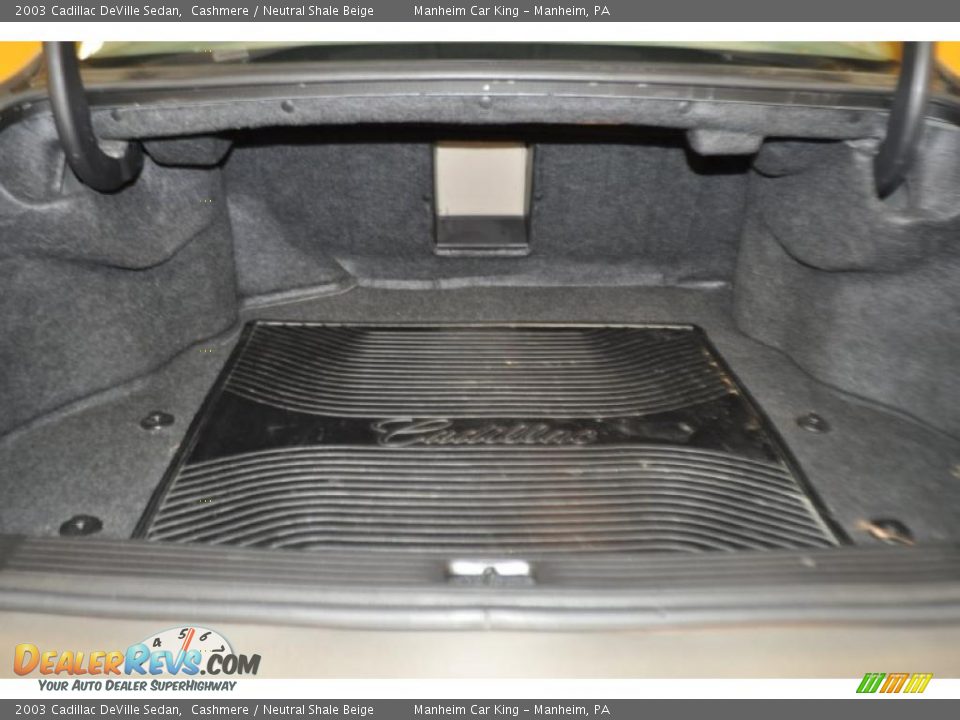 2003 Cadillac DeVille Sedan Cashmere / Neutral Shale Beige Photo #13